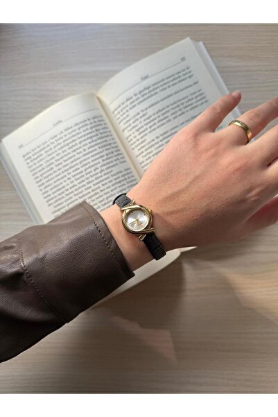 rubsey ساعة يد نسائية كلاسيكية من الجلد ذات تصميم ريترو مينيمال باللون الأسود