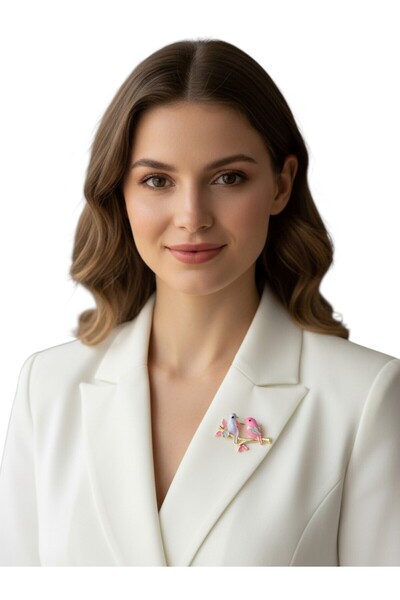 MODAMİRA AKSESUAR İki Kuş Figürlü Mineli Broş – Çiçekli Dal Tasarımı – Zarif Broş-Pembe ve Lila