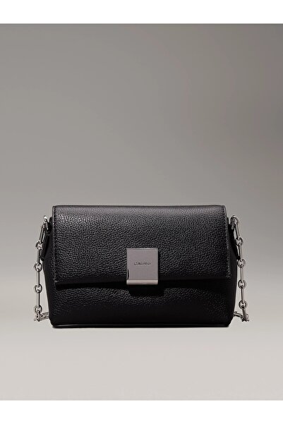 Calvin Klein حقيبة كالفن كلاين النسائية باللون الأسود