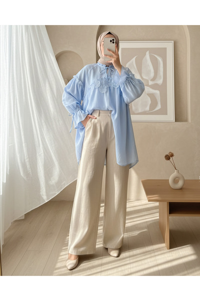 HİJABAYA Yakası Ve Kolları Bağlamalı Önü Çiçek Detaylı Ham Keten Gömlek