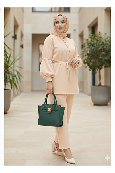 onlymoon طقم ملابس محتشمة من قماش السكوبا البيج - بنطلون بخصر مرتفع وجيبين وبلوزة بياقة مزودة بأزرار