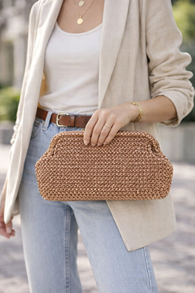 BY AKTEPE STORE El Yapımı Burslu Örgü Clutch Çanta – Simli İp, Şık ve Minimal...