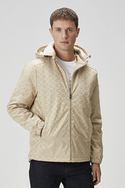 Guess سترة واقية من الرياح متعددة الألوان للرجال من مونوجرام M5YL14WHEW2-FNEH