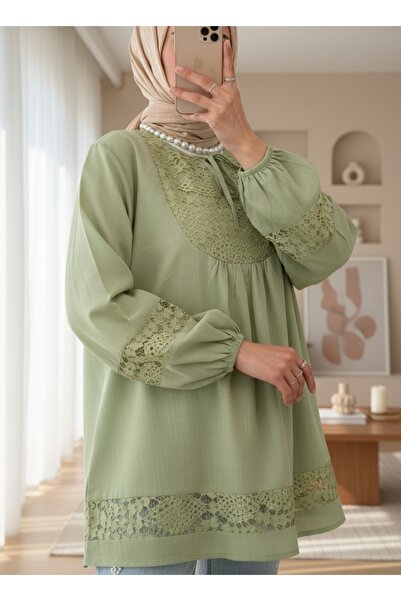 HİJABAYA Πουκάμισο με λεπτομέρεια από δαντέλα, δεμένο στο λαιμό και ελαστικό ...