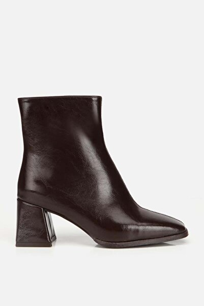 Yaya by Hotiç Kadın Rugan Kahverengi Fermuarlı Küt Burunlu Topuklu Bot