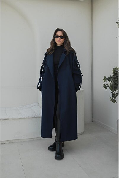 Havoş معطف هيلدا باللون الأزرق الداكن مع تفاصيل جيوب على الأكمام