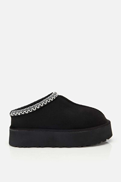 Yaya by Hotiç Kadın Süet Siyah Dikiş Detaylı İçi Kürklü Yüksek Tabanlı Yarım Bot Terlik