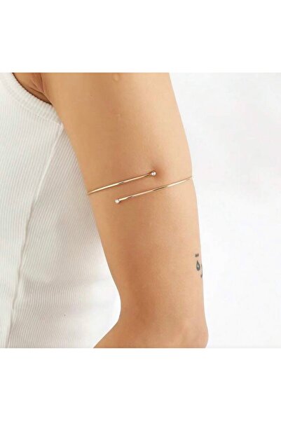 La Saade إكسسوار سوار ذراع لاينيا - سوار ذهبي بتصميم خطوط بسيطة مرصع بالأحجار ✨