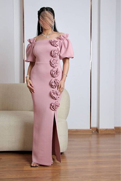 SELSAL A dress adorned with delicate roses