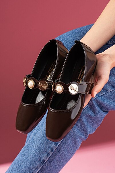 FUGA MODA Balerini Milena din piele lacuită maro cu perle și accesorii cu bandă