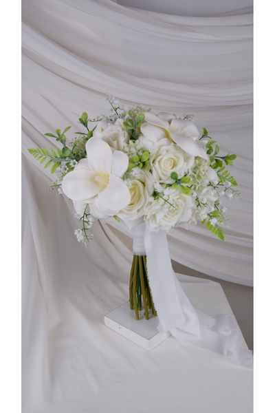 Buketlife beyaz yeşil manolya detaylı gelin çiçeği gelin buketi yaka çiçeği