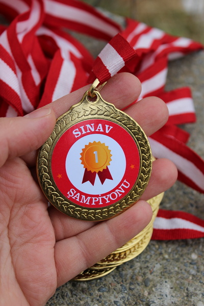 şeyma lazer SINAV ŞAMPİYONU yazılı madalya 3 adet kırmızı