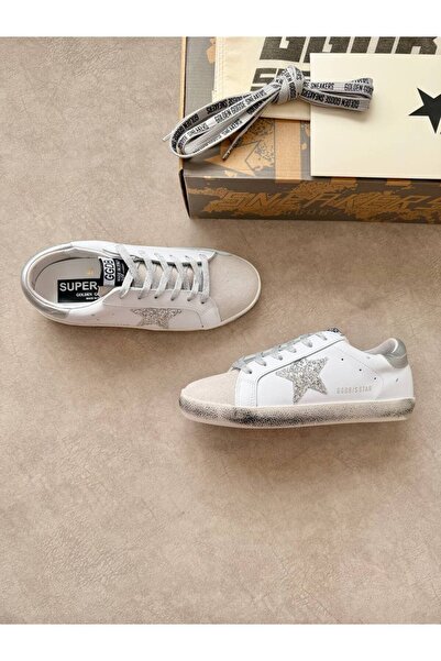 YONCA OUTLET حذاء رياضي نسائي أبيض اللون مزين بنجمة، حذاء رياضي كاجوال بتصميم فضي ونعل مريح