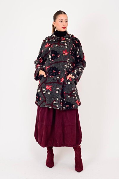 Marjinal Çiçek Kabartmalı Şal Yaka Cepli Keçe Kaban