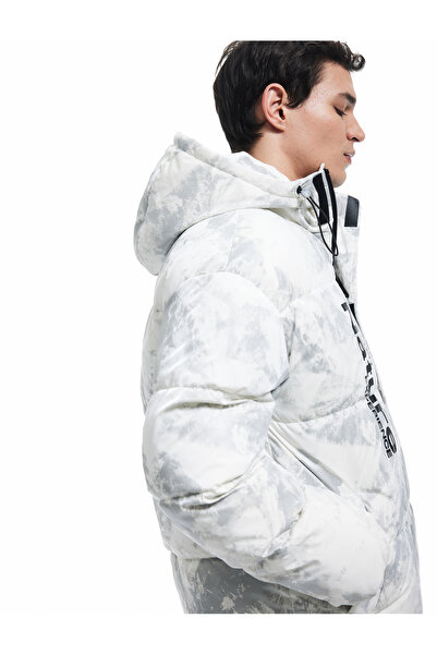 Koton Fermuarlı Cep Detaylı Desenli Baskılı Kapşonlu Kışlık Şişme Mont