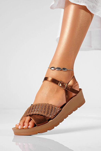 Zaira Γυναικεία χρυσά σανδάλια με χαμηλό τακούνι από οικολογικό δέρμα Sarla #...