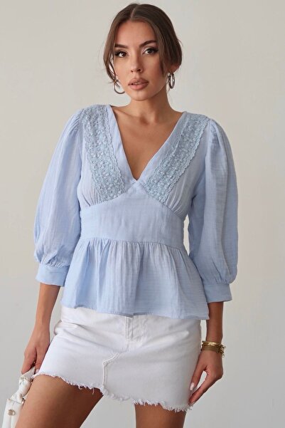 VAGGON Women's Blue V-Neck Lace Detailed Linen Blouse Vs00387