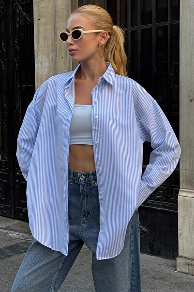 Trend Alaçatı Stili Kadın Mavi Oval Kesim Çizgili Oversize Gömlek VS00729