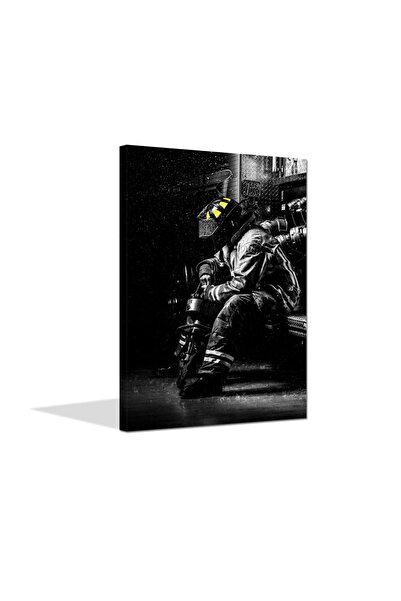 ALAYRA International لوحة جدارية ملهمة من ALAYRA، تصور رجل إطفاء منهكًا بعد ع...