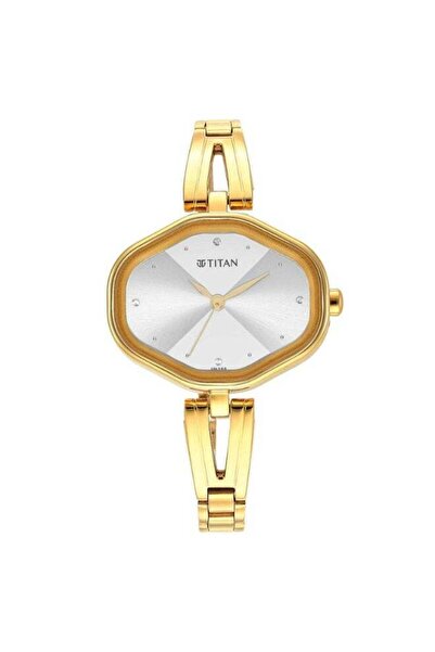 Titan ساعة كاريشما راديانس النسائية 2680YM01 - مينا أبيض، سوار من الفولاذ الم...