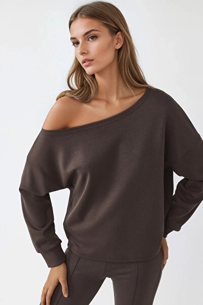 Hiccup سترة رياضية بقصة مريحة وياقة غير متماثلة من BUSEM