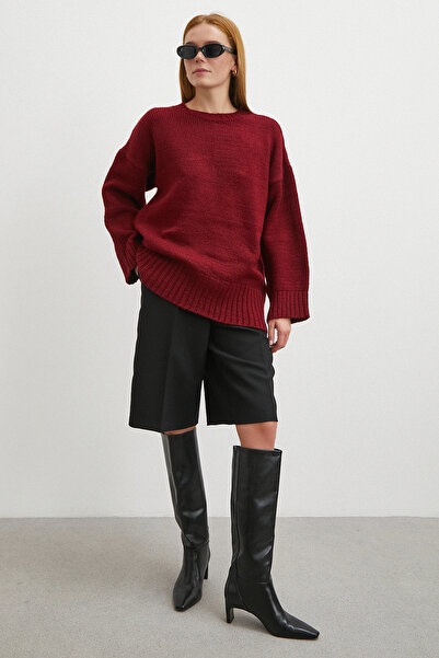 Never more سترة تريكو برقبة دائرية قماش مجدّل باللون الأحمر الداكن