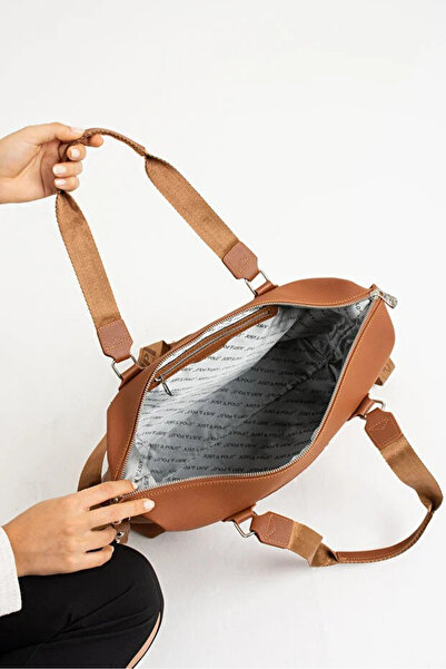 Just Polo Women's Large Suitcase Size Adjustable Strap Luxury Hand and Should...