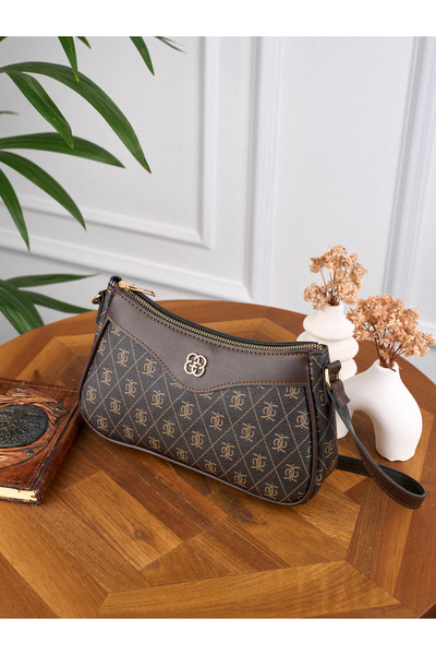 Madame حقيبة كتف نسائية من نوع باجيت باللون الأسود مع نقش مونوغرام