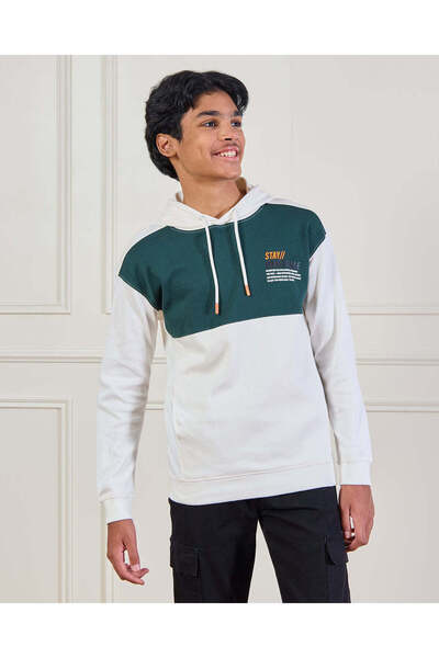 REDTAG سويت شيرت بغطاء رأس للأولاد الكبار، لون عاجي، مُصمم ومخيط.