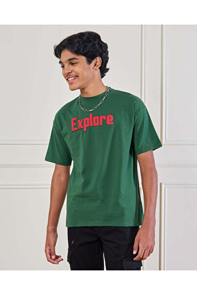 REDTAG تيشيرت أخضر مطبوع عليه صورة استكشافية للأولاد الكبار