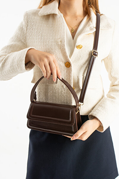 Zealous حقيبة كروس نسائية ذات تصميم أنيق باللون البني