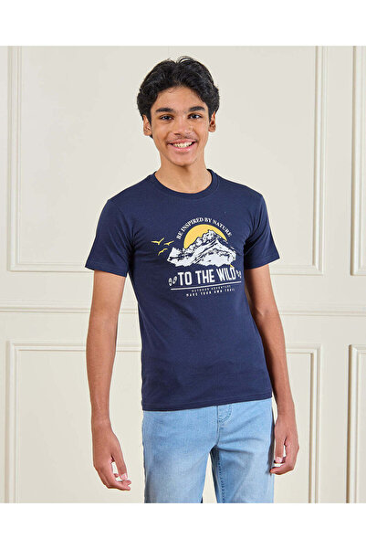 REDTAG تي شيرت مطبوع باللون الأزرق البحري للأولاد الكبار