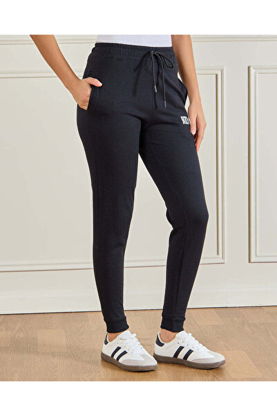 REDTAG بنطلون رياضي نسائي أسود مطبوع