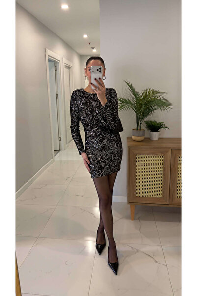 BİRCANÇİL فستان أوجرا بأكمام طويلة مزين بالترتر الأسود