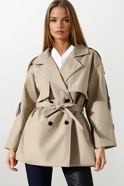 Trend Alaçatı Stili Kadın Bej Kemer Detaylı Kruvaze Yaka Kuşak Bağlamalı Tren...