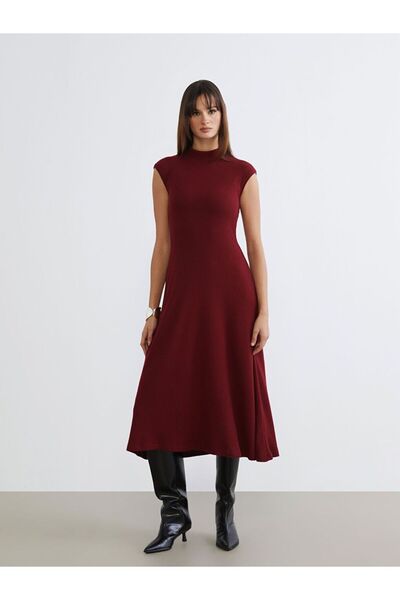 LC Waikiki LCW Vision Dik Yaka Belden Oturtmalı Elbise