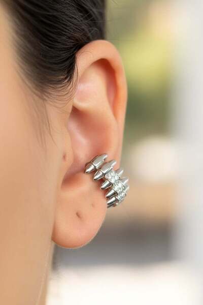 TAKIŞTIR Gümüş Renk Taş Detaylı 14K Altın Kaplama TX Ear Cuff (Tek)