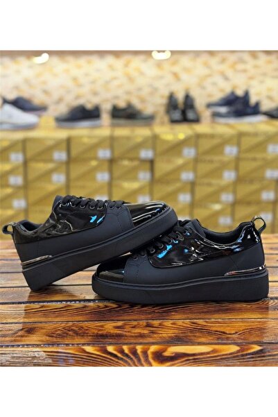 Parlak Hakiki Deri Metal Detaylı Günlük Sneakers Ayakkabı