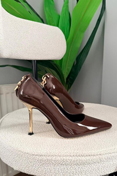 Preshley Kadın Alexal Kahve Rugan Arka Toka Detayı 10 cm İnce Topuklu Ayakkabı & Stileto