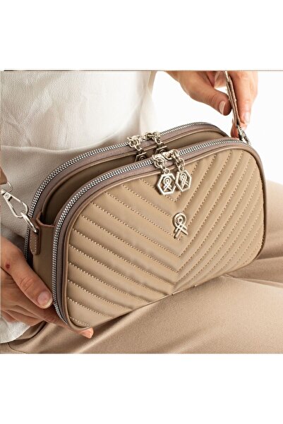 Meryem Çanta حقيبة كتف نسائية مبطنة بنمط V مكونة من 3 أقسام وحزام طويل قابل ل...