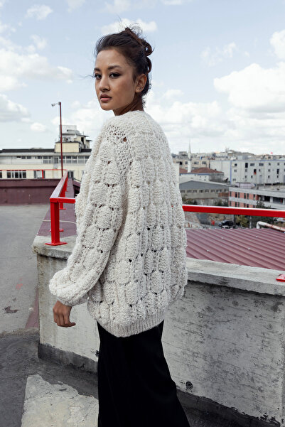 Avrile UZUN KOLLU HIRKA