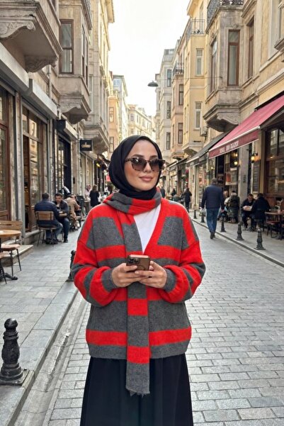 Kübra Aydıns Atkılı Hırka | Kışlık Şık ve Sıcak Triko Hırka