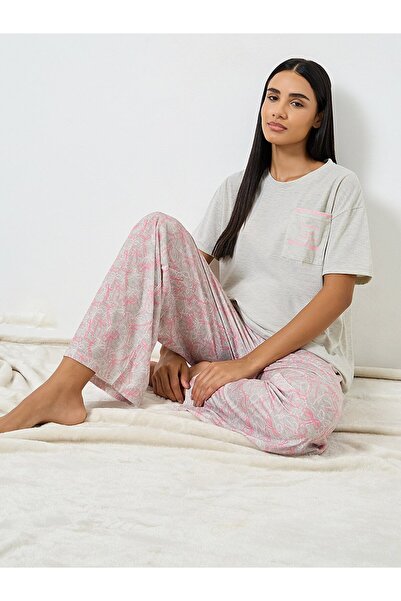 Styli Slogan Trim Pocket T-Shirt and Bow Print Pyjama Set