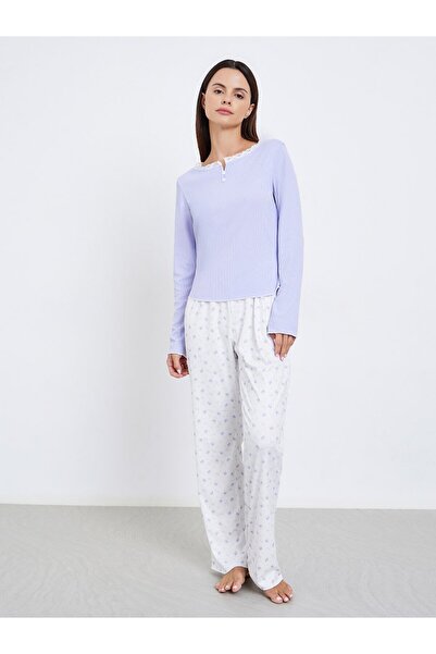 Styli Lace Trim T-Shirt and Printed Pyjama Set