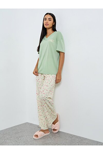 Styli Slogan V Neck Drop Shoulder T-Shirt and Heart Pyjama Set