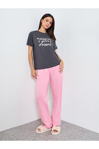 Styli Slogan Print Cotton T-Shirt and Solid Pyjama Set