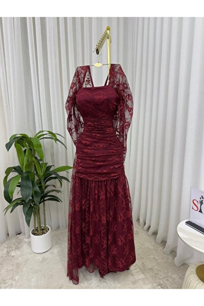 NIVIN Fashion A soft, romantic dress in a dark burgundy color, made of sheer lace decorated with delicate floral motifs.