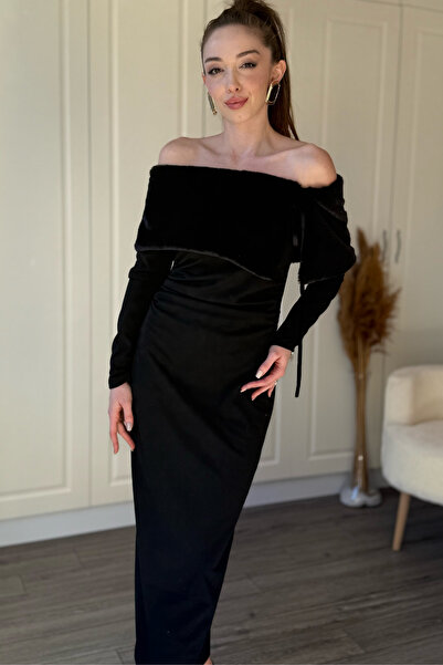 Dilay Gökoğlu Butik Yakası Kürk Detaylı Omuzları Açık Drapeli Zarif Maxi Siyah Elbise
