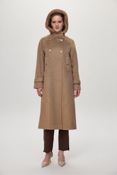 Zühre Kürk Yaka Düğme Detaylı Kaban