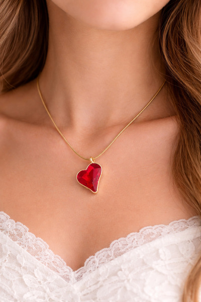 BS JEWELRY قلادة على شكل قلب من الحجر الأحمر